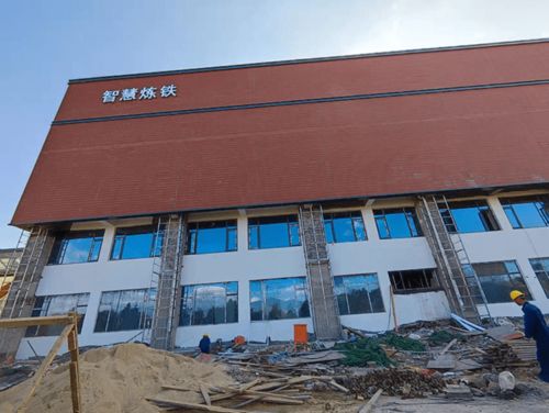 攀鋼智慧煉鐵控制中心項目 鋁板、鋁方通與鋁合金門窗安裝及體育場地鋪裝工程案例分析